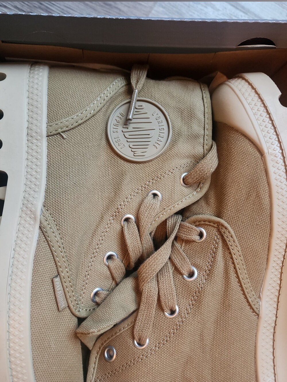Palladium Women’s Pampa Hi canvas Boots - 8.5